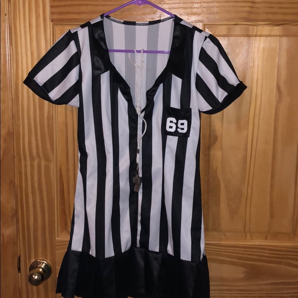 Referee costume